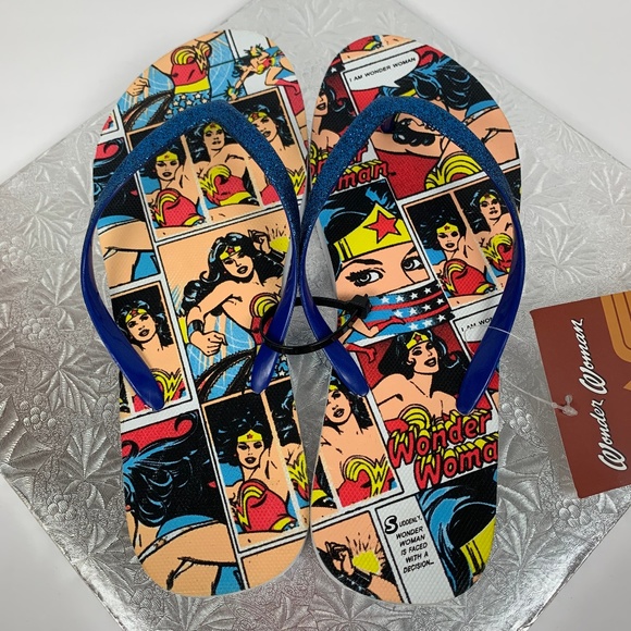 DC Wonder Woman  Size 7/8 Flip Flops Graphic - Picture 1 of 4
